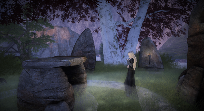 In der Einsamkeit im Steinkreis unter den uralten Bäumen sucht Freya nach Erklärungen und Antworten auf die Fragen, die sie beschäftigen.